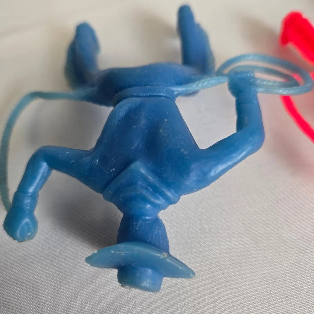 Set of 2 Vintage Plastic Cowboy Toy Figures, Red/Blue, 3.5
